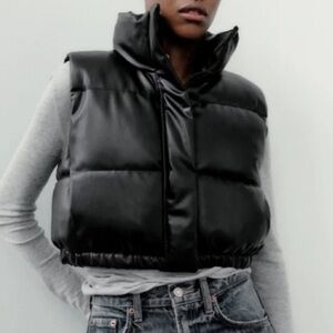ZARA Cropped Faux Leather Puffer Vest in Black Size XS